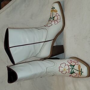 Embroidered White Western Boots